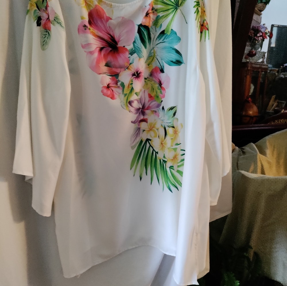Passport Floral Print Top Flowey Sleeve Bottom Hemline Size XL NWT. - Picture 9 of 13